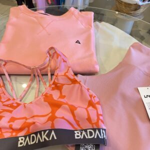 Conjunto top, calza y buzo deportivo